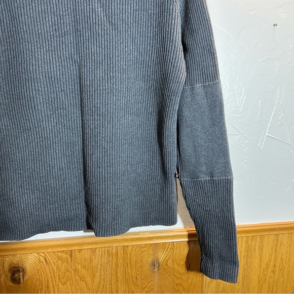 Victorinox Swiss Army Crew Gray Sweater Size M - Picture 8 of 12